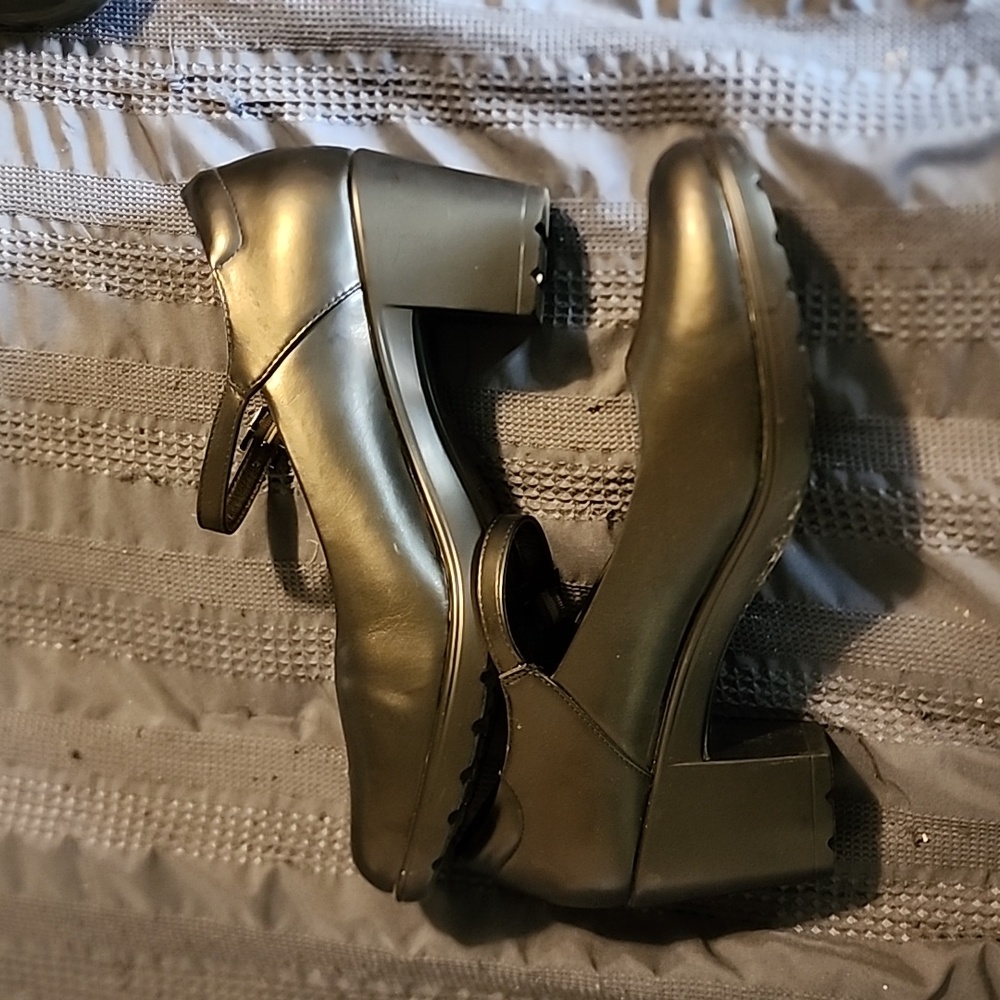 Dream Pairs Mary Jane style block heels